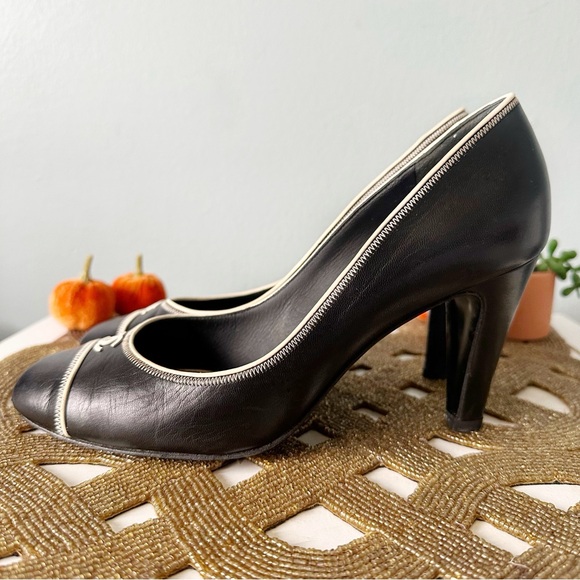 Authentic Chanel CC Logo Pumps in Black and Cream Size 38 - Picture 4 of 10